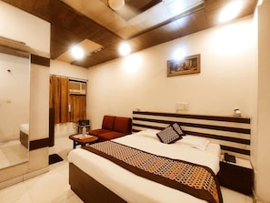Kamar Klasik | Meja kerja, ruang kerja ramah laptop, dan Wi-Fi gratis