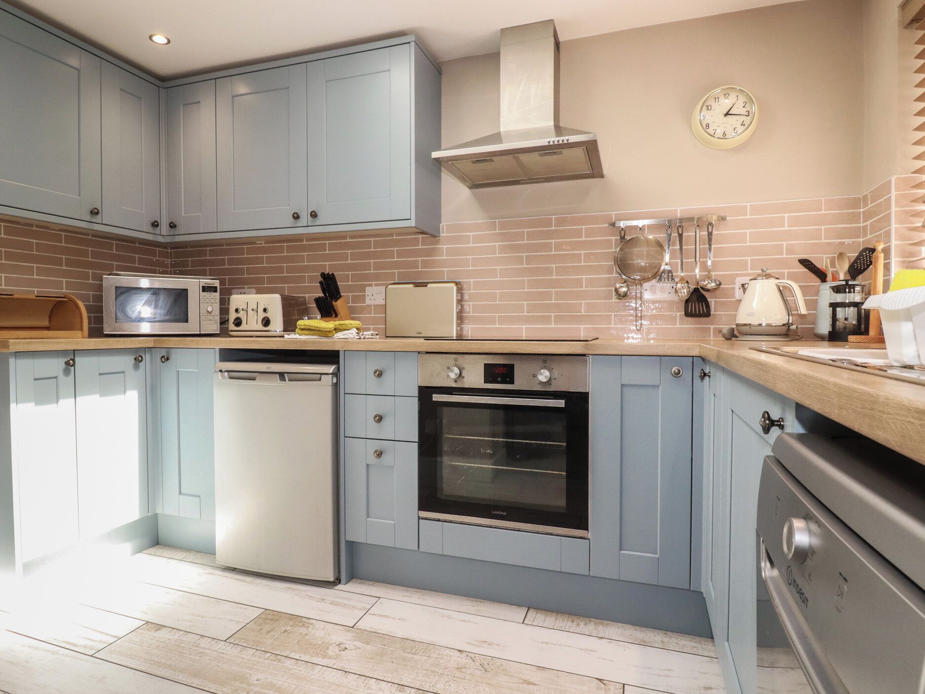 Dishwasher, cookware/dishes/utensils