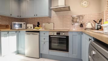 Dishwasher, cookware/dishes/utensils
