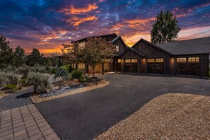 A modern house with a driveway, a covered garage, and a landscaped garden. - Brasada Ranchview Hot Tub | Fire Pit | Bunk Room (Powell Butte)