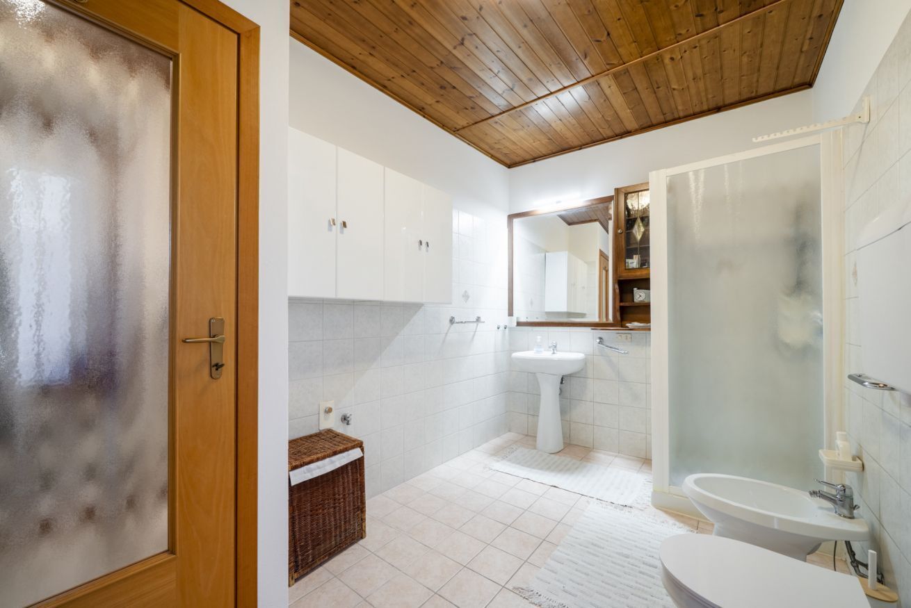 Dusche, Bidet, Handtücher