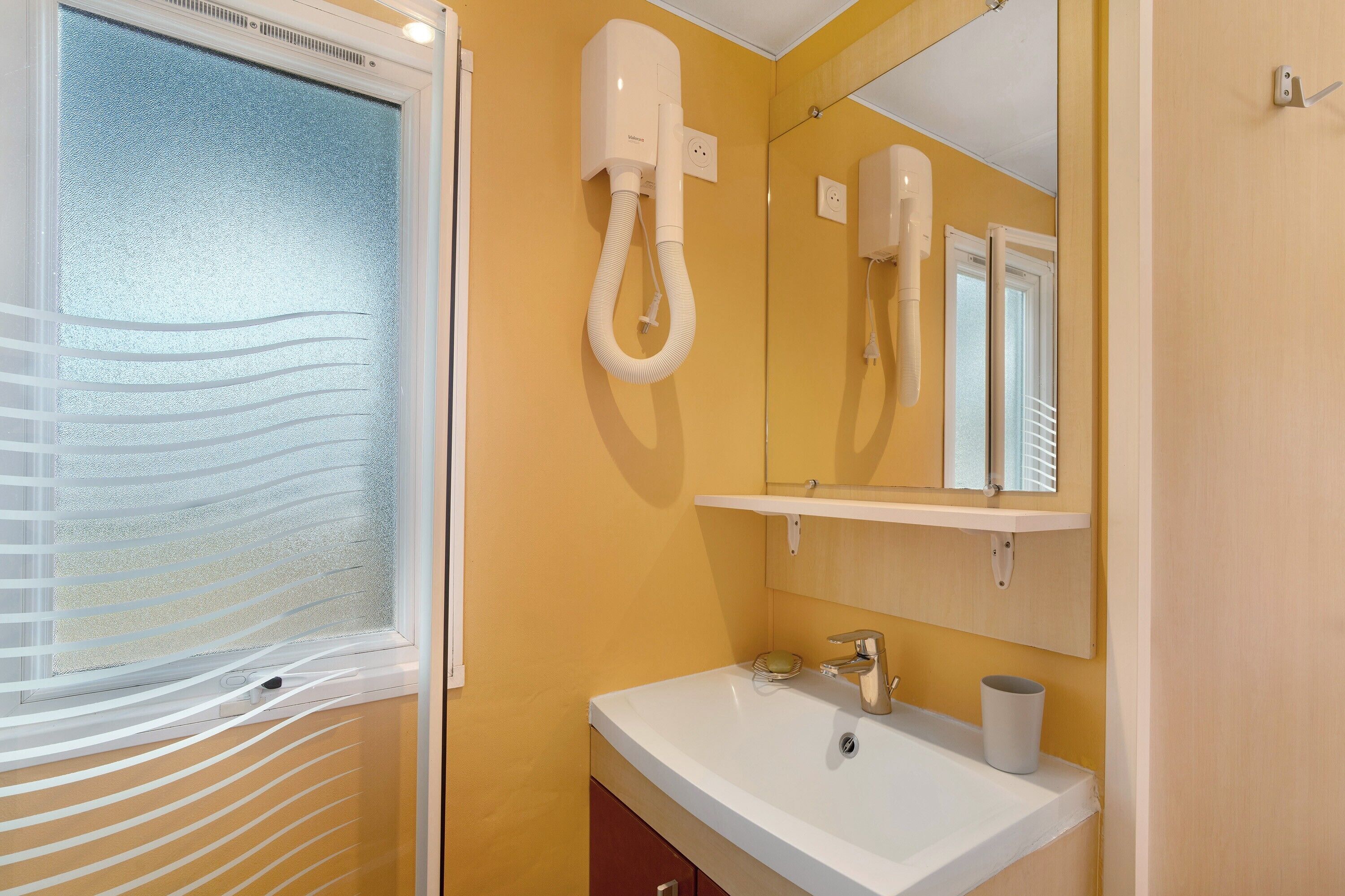 Een douche, een haardroger