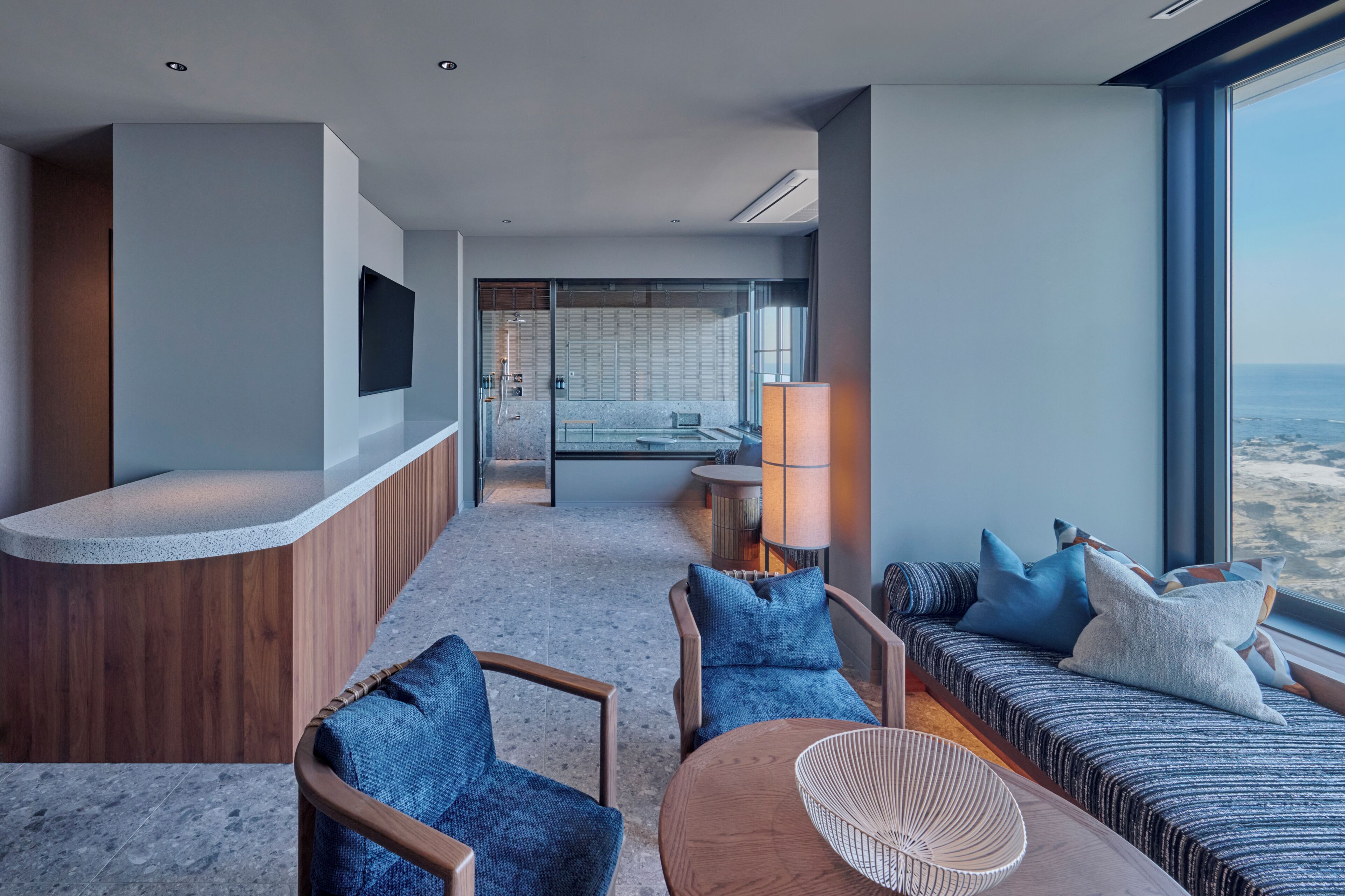 Deluxe Quadruple Room, Non Smoking, Ocean View | Living area