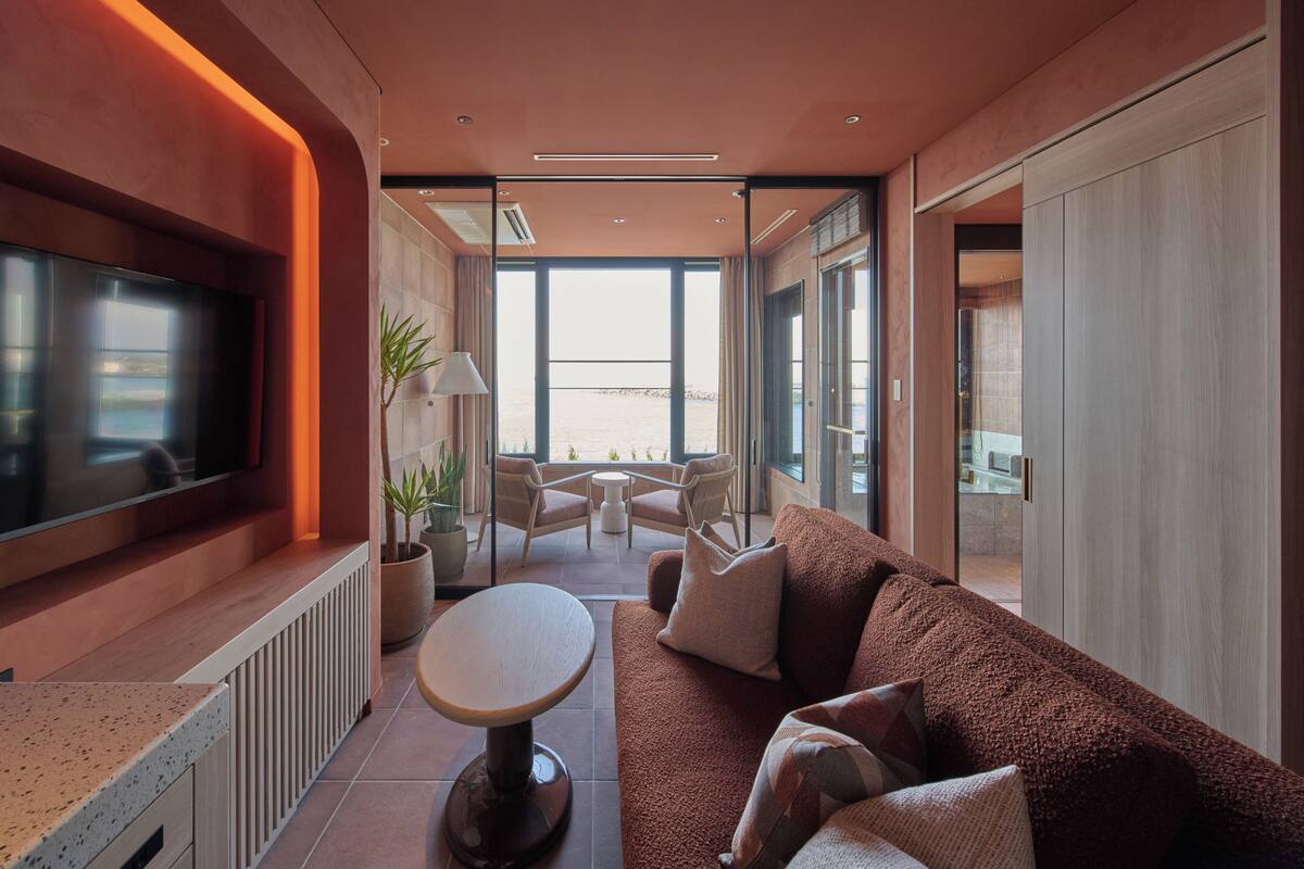 Economy Twin Room, Non Smoking, Ocean View | Living area