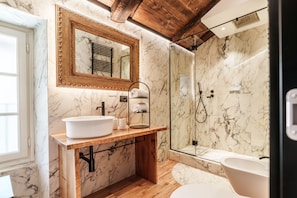 Luxury Suite | Bilik Mandi