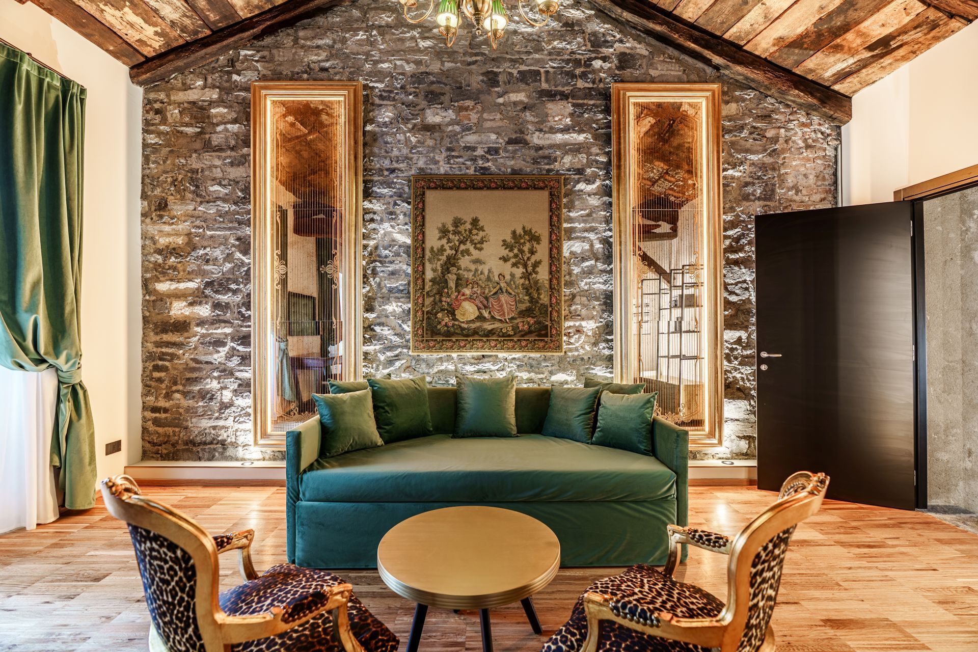 Deluxe Suite | Living area