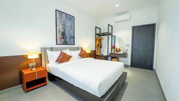 8 bedrooms, iron/ironing board, WiFi (free), bed sheets