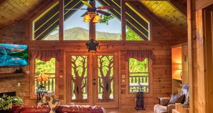 Top Rated, Romantic, Secluded, Stunning views, hot tub, pool table, nearby draws