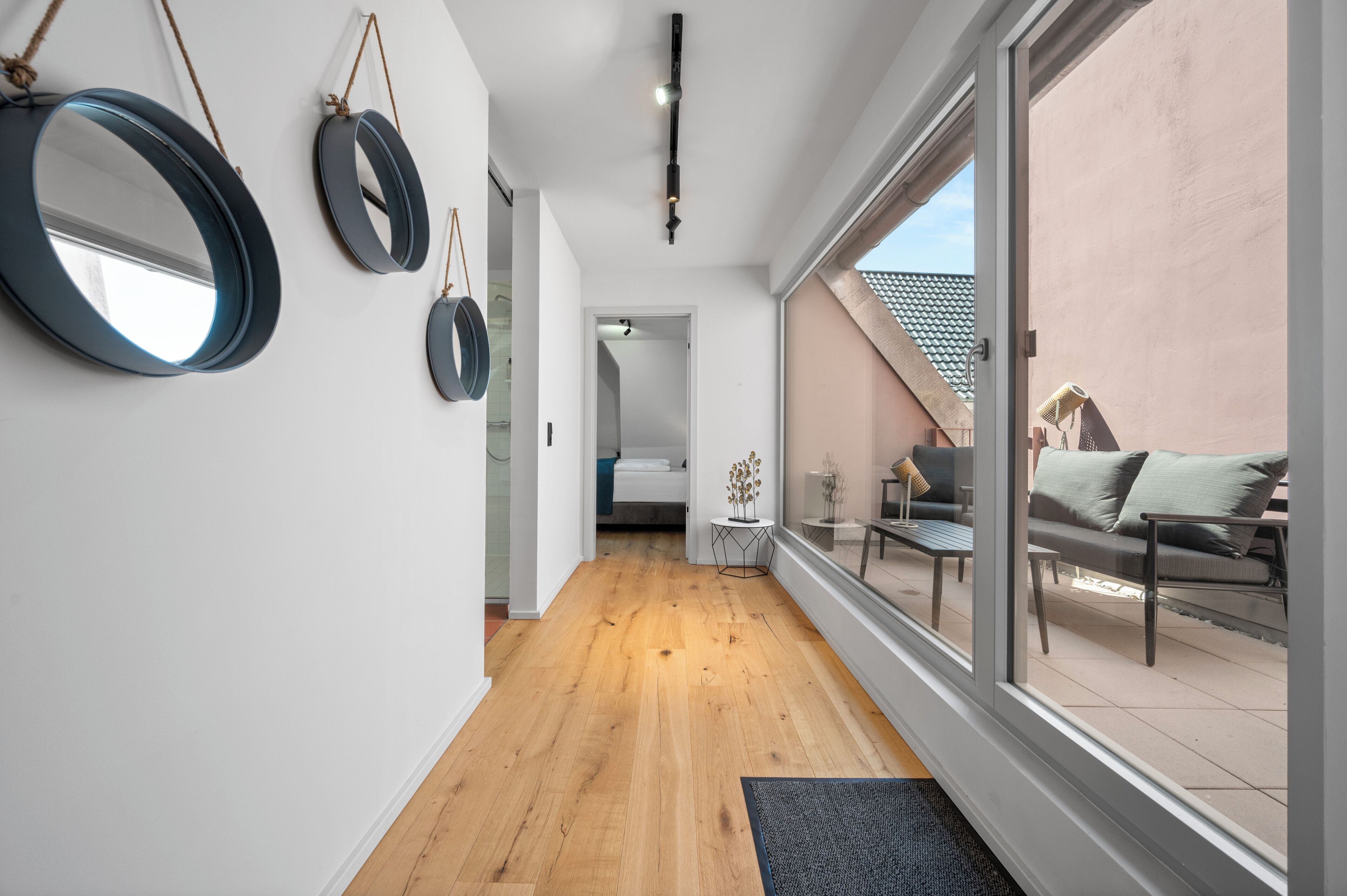 Deluxe-Apartment, Balkon, Blick auf den Innenhof | Innenbereich