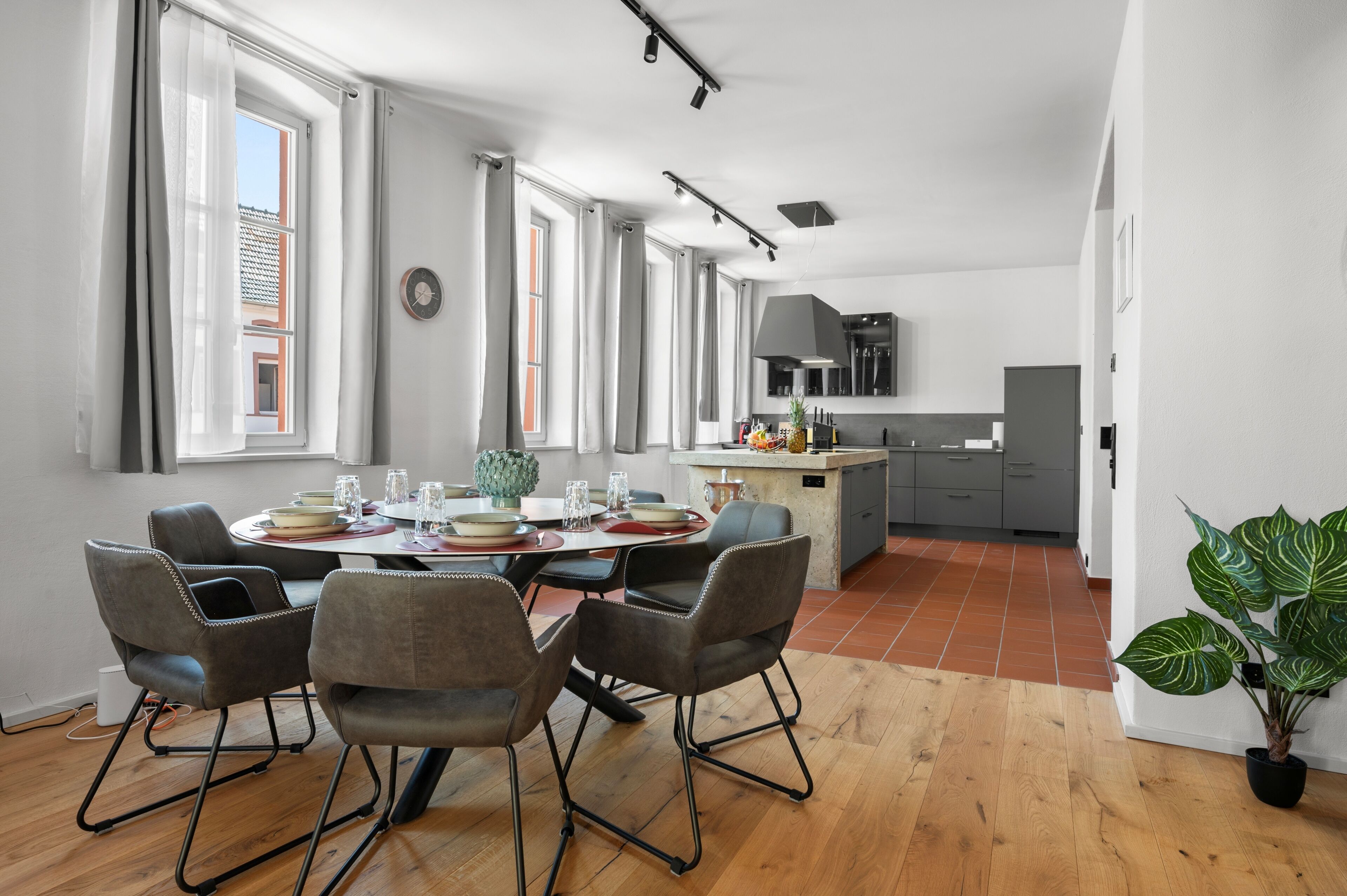 Deluxe Condo, Balcony, Courtyard View | Dining