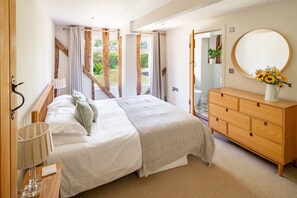 Iron/ironing board, Internet, bed sheets - Wolmers Barn, Stonham Aspal, Suffolk (Stonham Aspal)