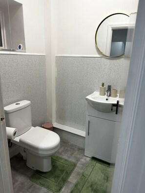 Bathroom - Luxurious 1 Bedroom with Sofa Bed- Sheffield (Sheffield)