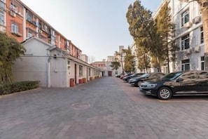 Free self-parking - Beifang Langyue Hotel (Beijing Ganjiakou Subway Station) (Beijing)