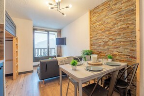 Classic Apartment, Balcony, Mountain View | Interior