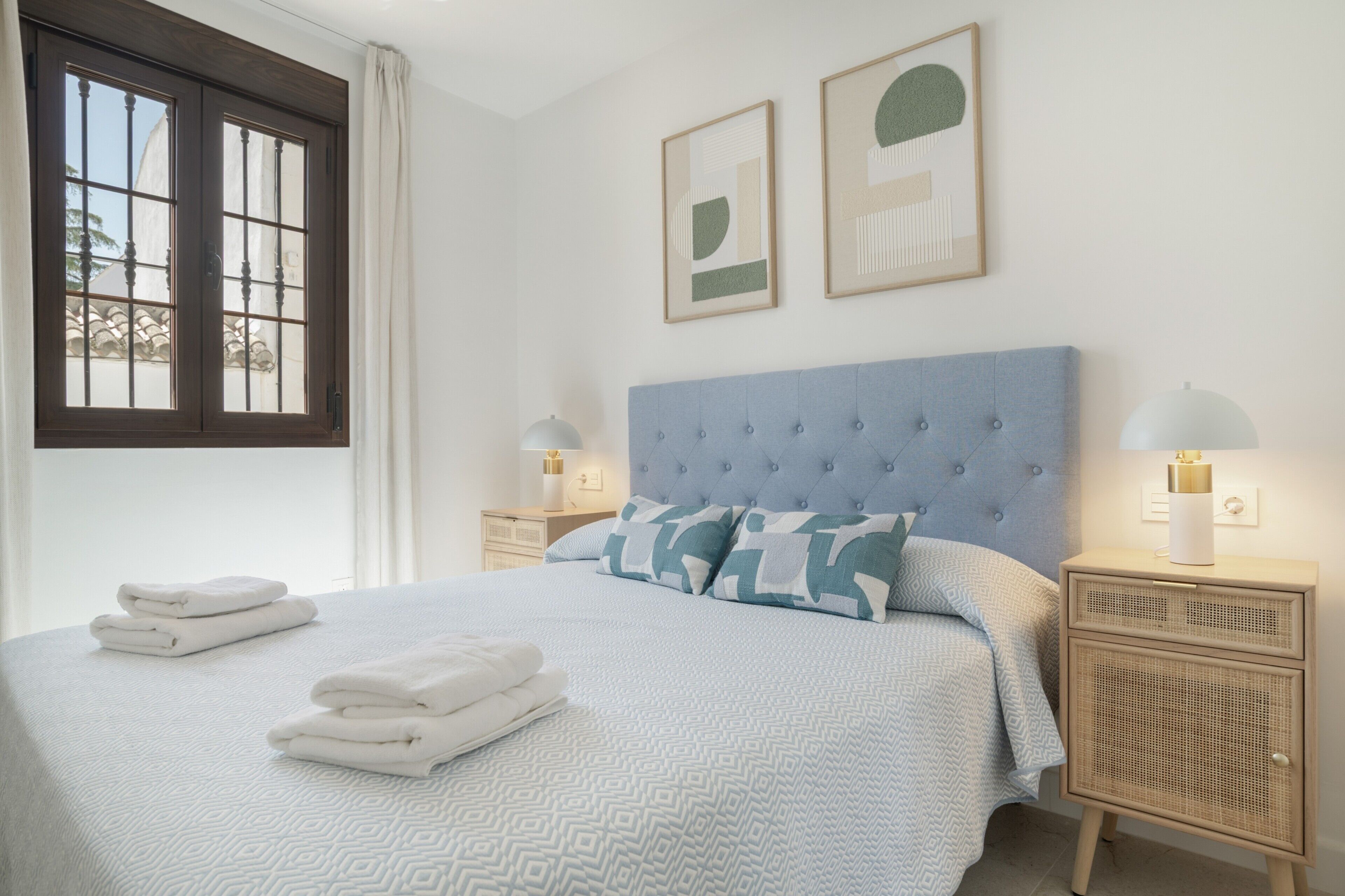 Iron/ironing board, WiFi, bed sheets