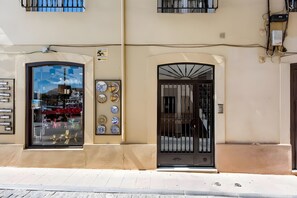 Exterior detail - Ríos Rosas Plaza de España Apartment (Ronda)