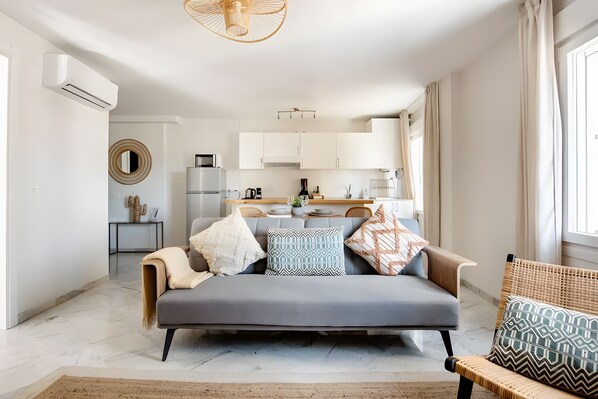 Living area - Ríos Rosas Plaza de España Apartment (Ronda)