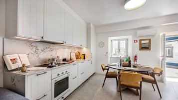 Kaffetrakter/tekoker, kjøleskap, mikrobølgeovn og ovn