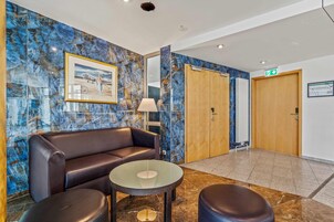 Sala de estar en el lobby