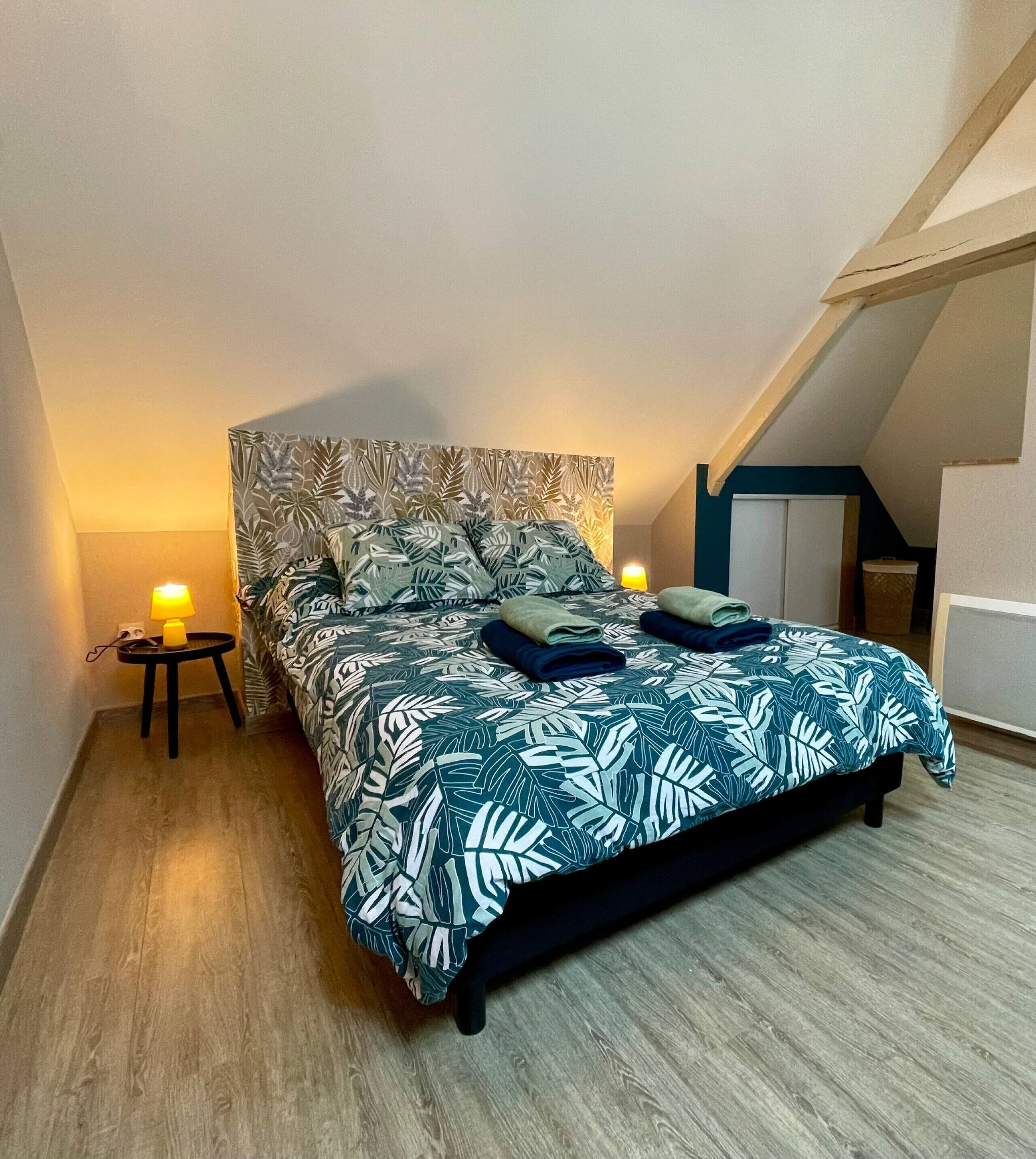 Free WiFi, bed sheets