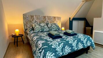 Free WiFi, bed sheets