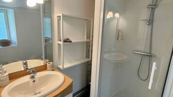 Shower, hair dryer, towels, shampoo