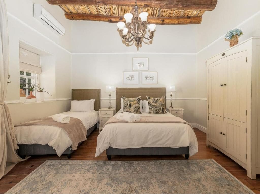 Deluxe Double Room | Iron/ironing board, free WiFi