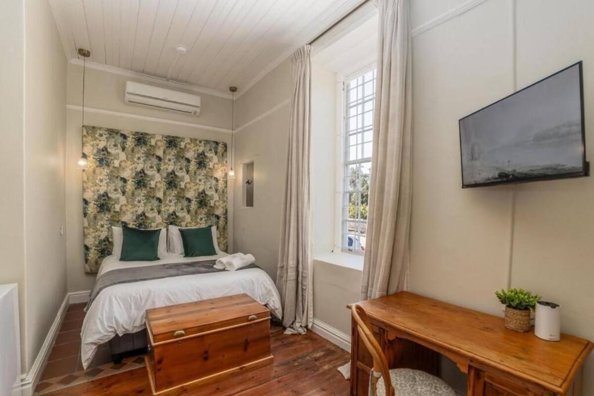 Deluxe tweepersoonskamer, privébadkamer, uitzicht op tuin | Een strijkplank/strijkijzer, gratis wifi