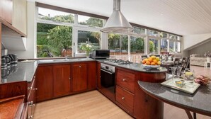 Luxury House, Balcony, Garden View | Private kitchen | Coffee/tea maker - Nantes-Vue (Paarl)