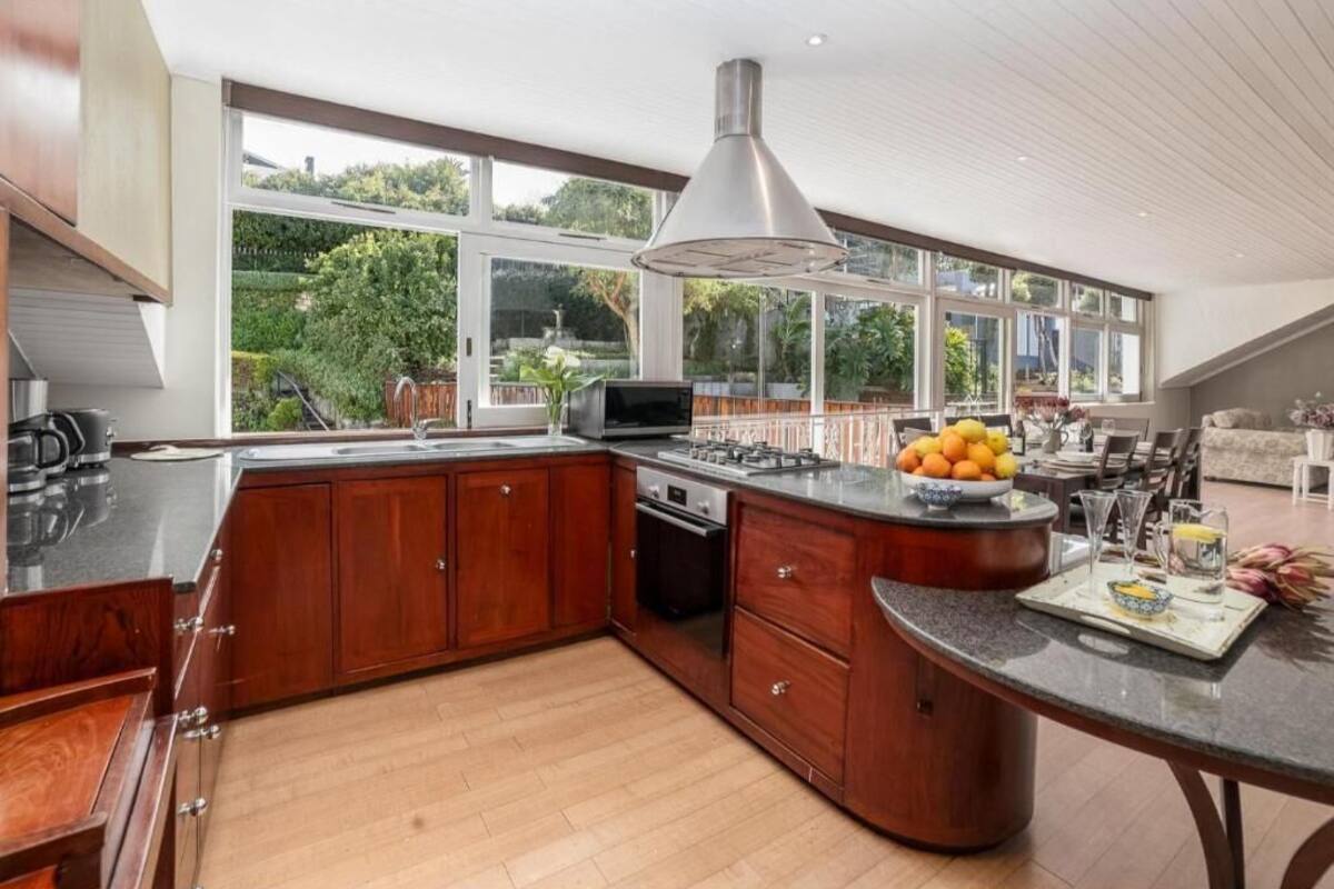 Luxe huis, balkon, uitzicht op tuin | Privékeuken | Een koffiezetapparaat/waterkoker