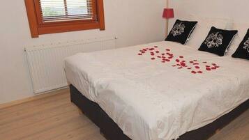 House | 3 bedrooms, individually furnished