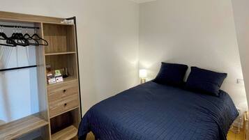 Iron/ironing board, travel cot, free WiFi, bed sheets