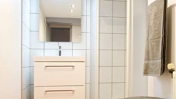Shower, hair dryer, towels, shampoo