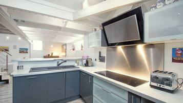Fridge, microwave, oven, dishwasher