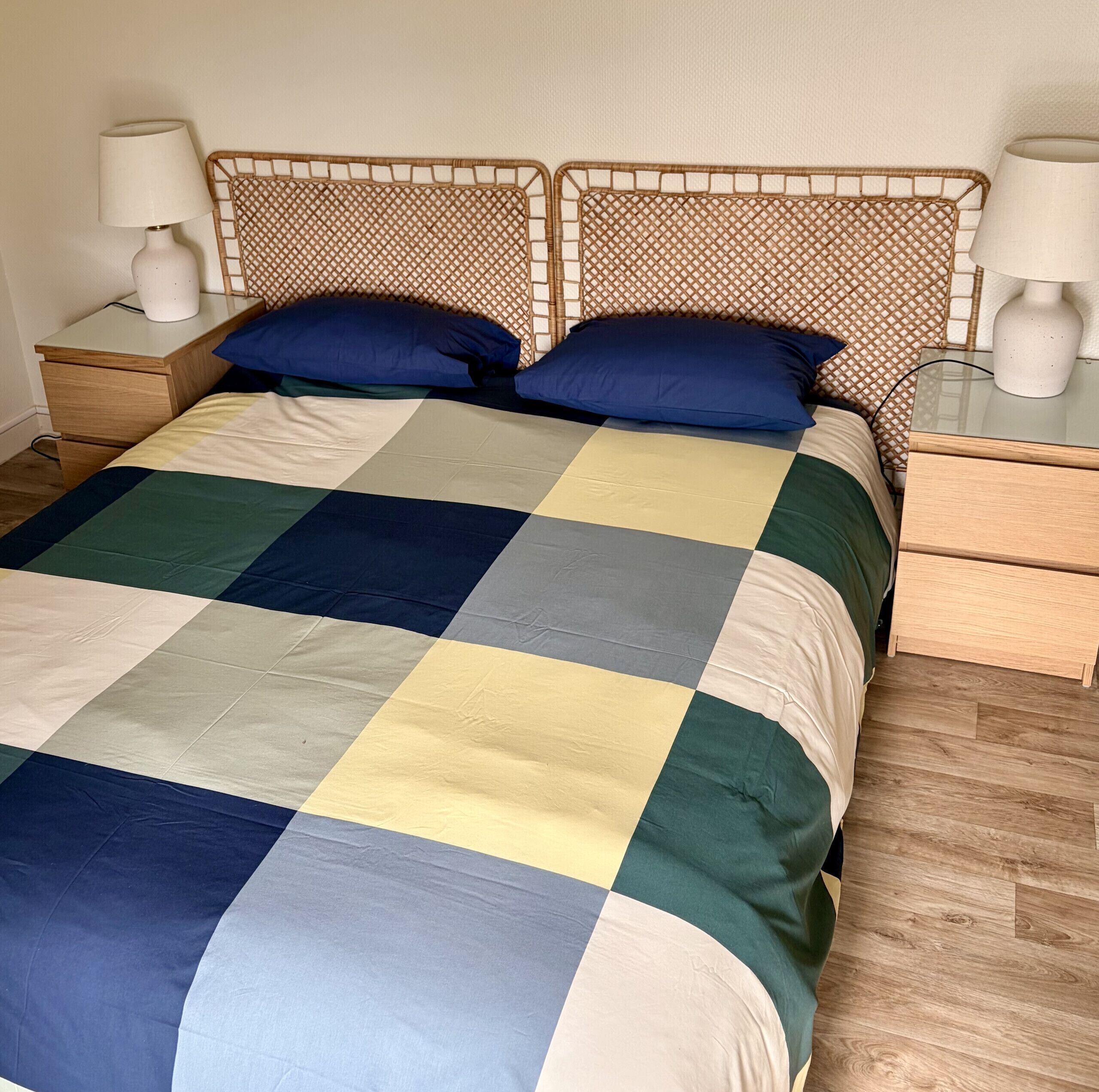 Free WiFi, bed sheets