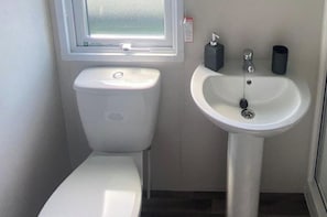 Shower - Scarlet 3 Bed Caravan Sleeps 6 - Balcony (Rhyl)