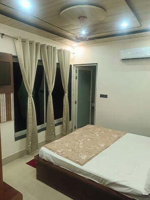Deluxe Room, City View | Desk, laptop workspace, free WiFi - RK Majestic Mirage (Mathura)
