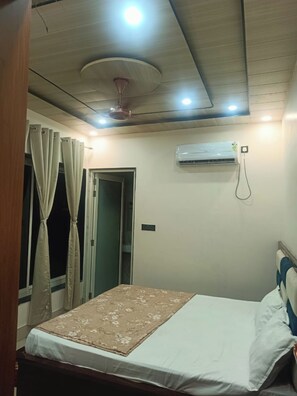 Deluxe Room, City View | Desk, laptop workspace, free WiFi - RK Majestic Mirage (Mathura)
