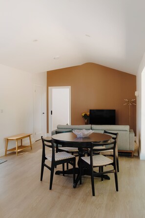 Dining - Boutique 2 Bed Stables (Battle)