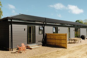 Exterior - Boutique 2 Bed Stables (Battle)