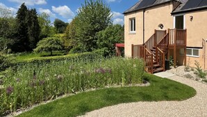 A house with a garden, a wooden staircase, and solar panels on the roof. - Artist's Studio (sleeps 2) - Piddlehinton, Dorchester, sleeps 2 guests  in 1 bedroom (Piddlehinton)