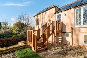 A two-story house with a wooden staircase leading to a balcony. - Artist's Studio (4) -  Piddlehinton, Dorchester, sleeps 4 guests  in 2 bedrooms (Piddlehinton)