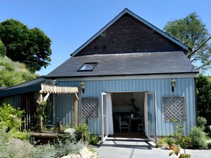 Exterior - Foxearth (2) - sleeps 2 guests in 1 bedroom, Winterborne Houghton, Dorset (Blandford Forum)