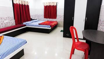 Roupas de cama antialérgicas, escrivaninha, quartos à prova de som
