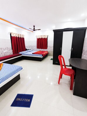 Hypo-allergenic bedding, desk, soundproofing, free WiFi - Hotel Maa Durga  (Digha)