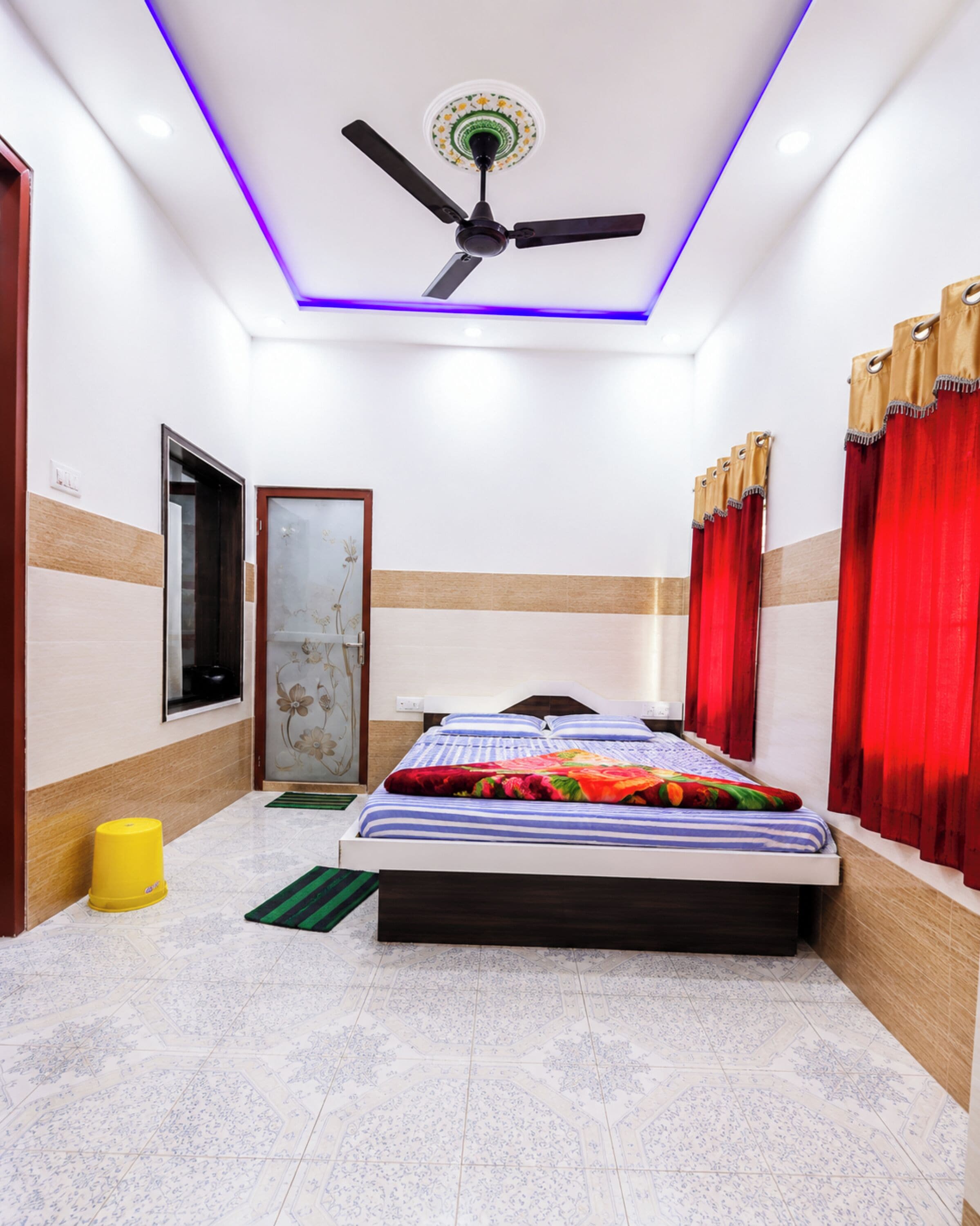 Hypo-allergenic bedding, desk, soundproofing, free WiFi