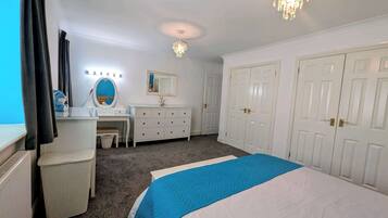 5 bedrooms, iron/ironing board, travel cot, Internet