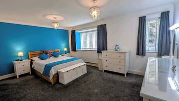 5 bedrooms, iron/ironing board, travel cot, Internet