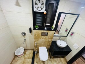 Bathroom - Relax inn (New Delhi)