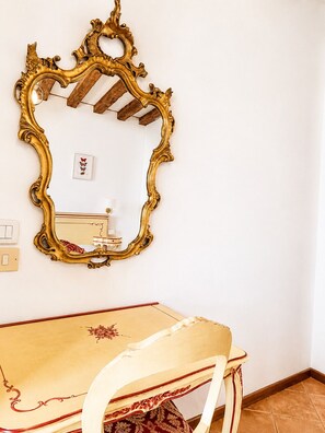 Room, 1 Bedroom, City View | Living room - Room-rialto Room on the Rialto Bridge (Venice)